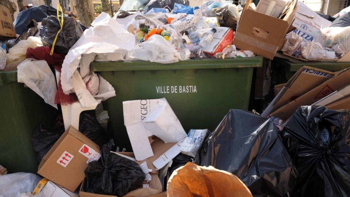 ORDURES MÉNAGÈRES/ DÉCHETS