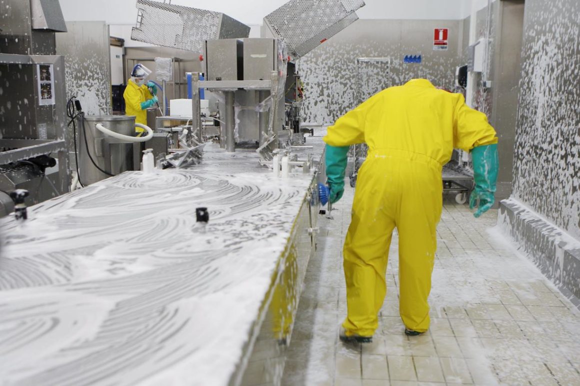 rea_148534_208 NETTOYAGE / DÉSINFECTION